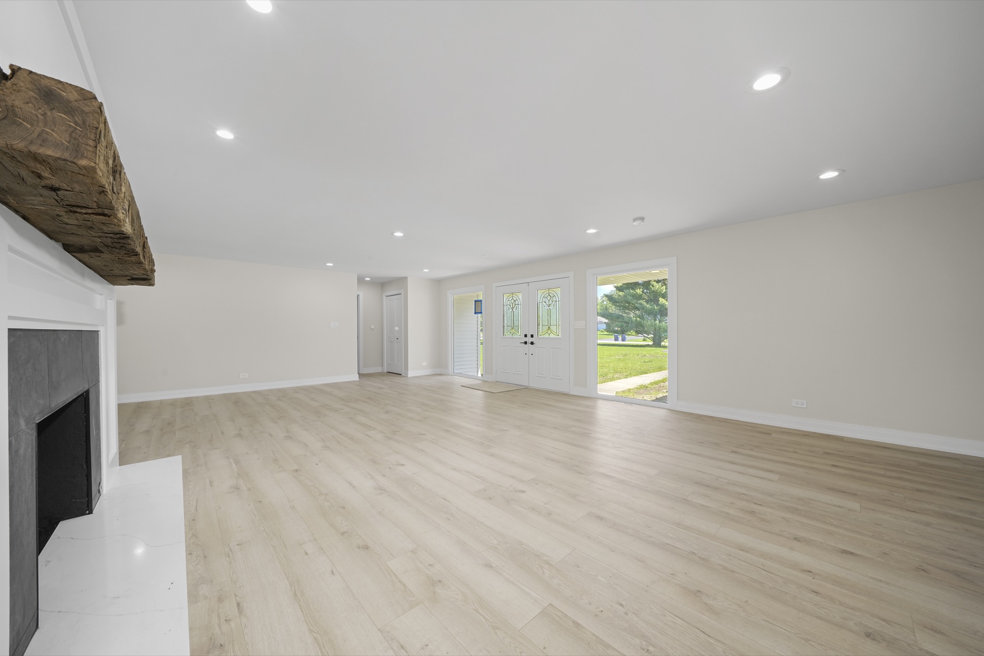 Spacious living room with fireplace