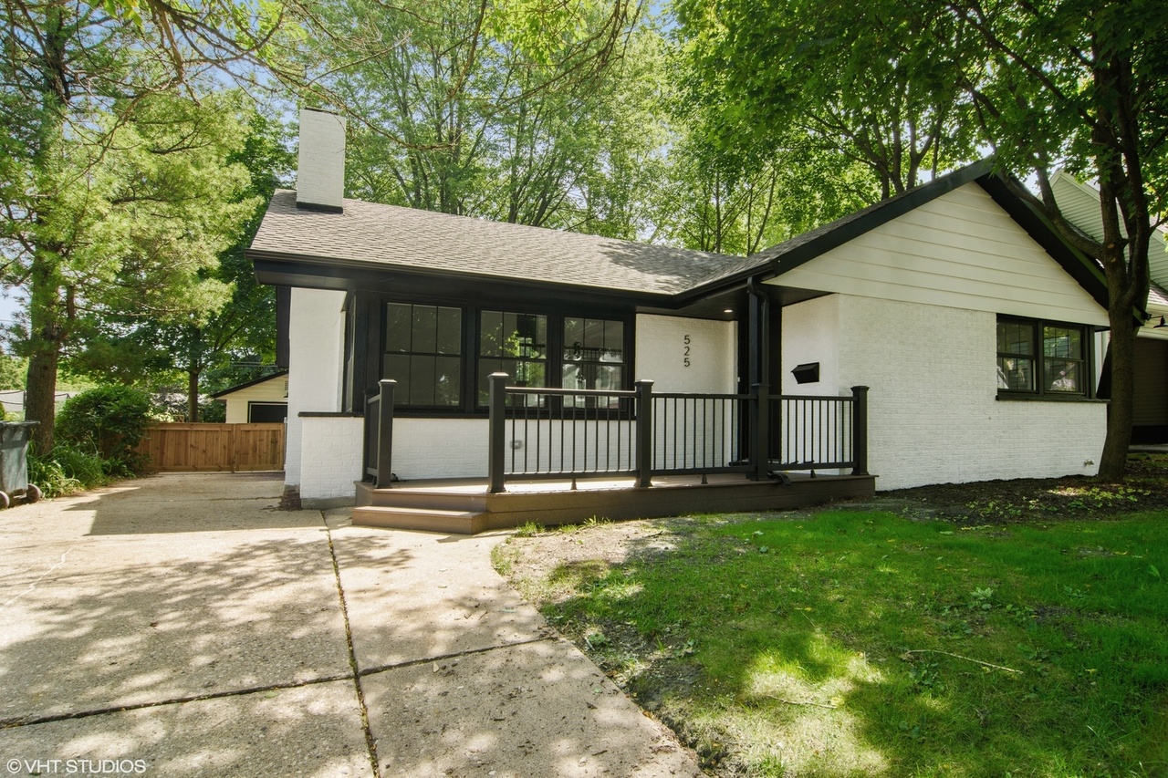 525 Prairie Ave, Barrington, IL 60010